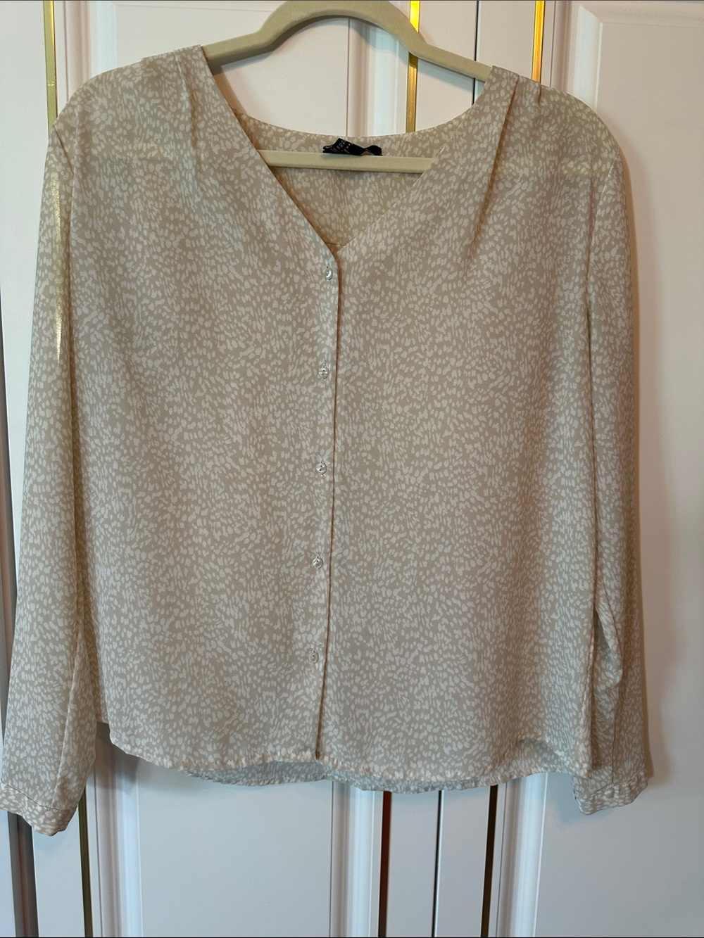 H&M Cream Beige Printed V-Neck Button Blouse